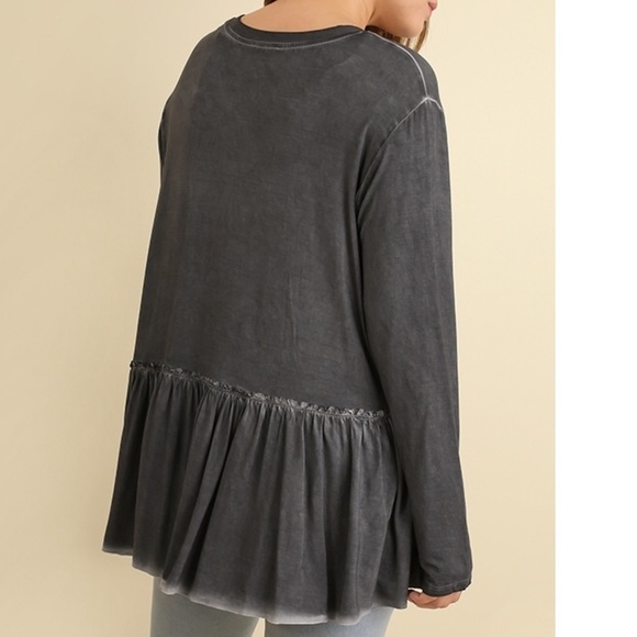 Black mineral washed plus size v neck top - Picture 3 of 3
